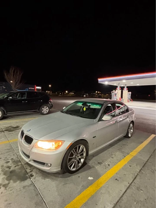 2011 BMW E90 3 Series Sedan - Image 4 of 12
