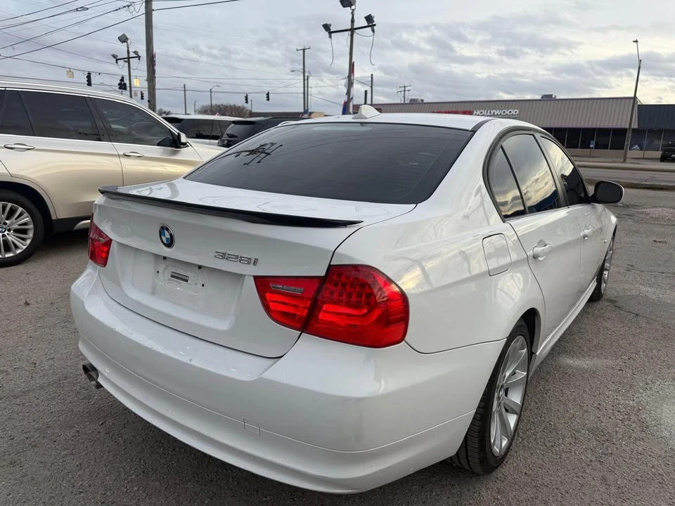 2011 BMW E90 3 Series Sedan - Image 5 of 17