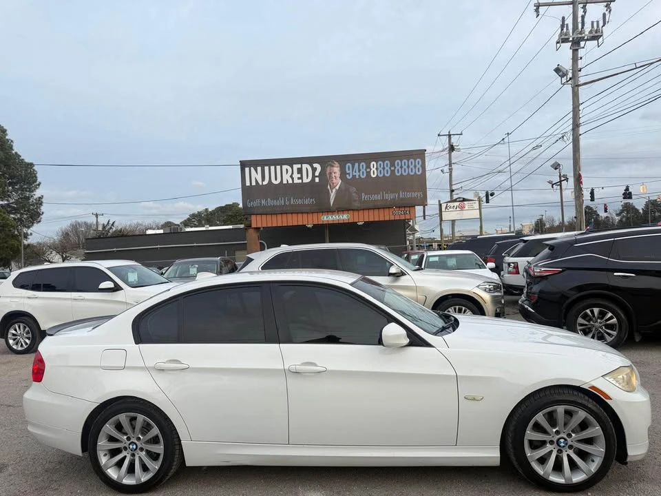 2011 BMW E90 3 Series Sedan - Image 4 of 17
