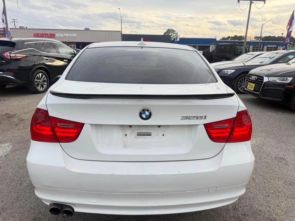 2011 BMW E90 3 Series Sedan - Image 6 of 17
