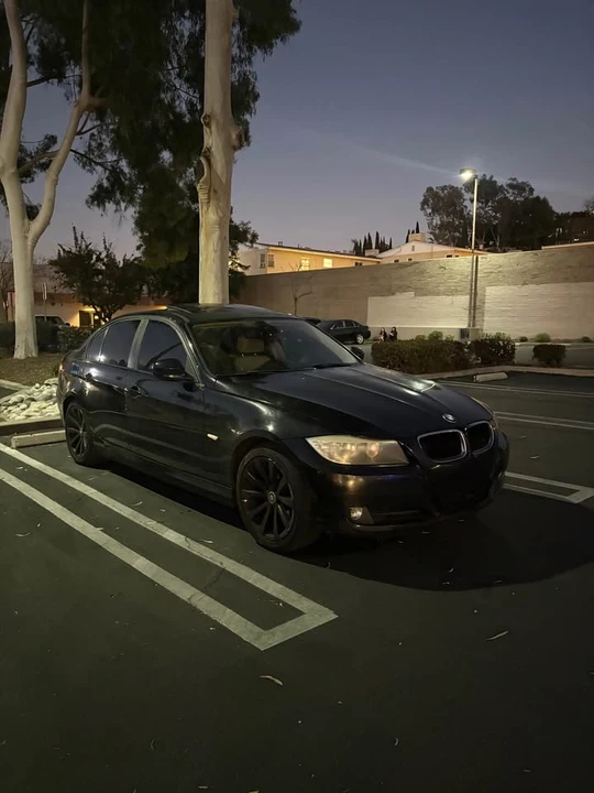 2011 BMW E90 3 Series Sedan - Image 2 of 6