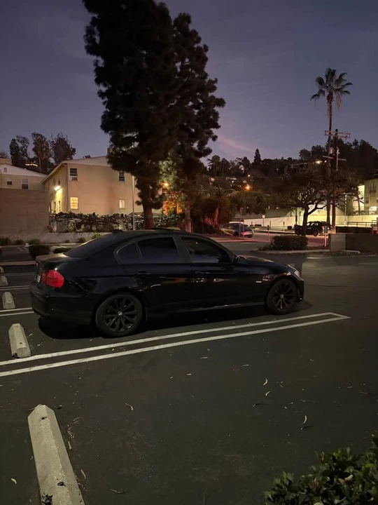 2011 BMW E90 3 Series Sedan - Image 4 of 6