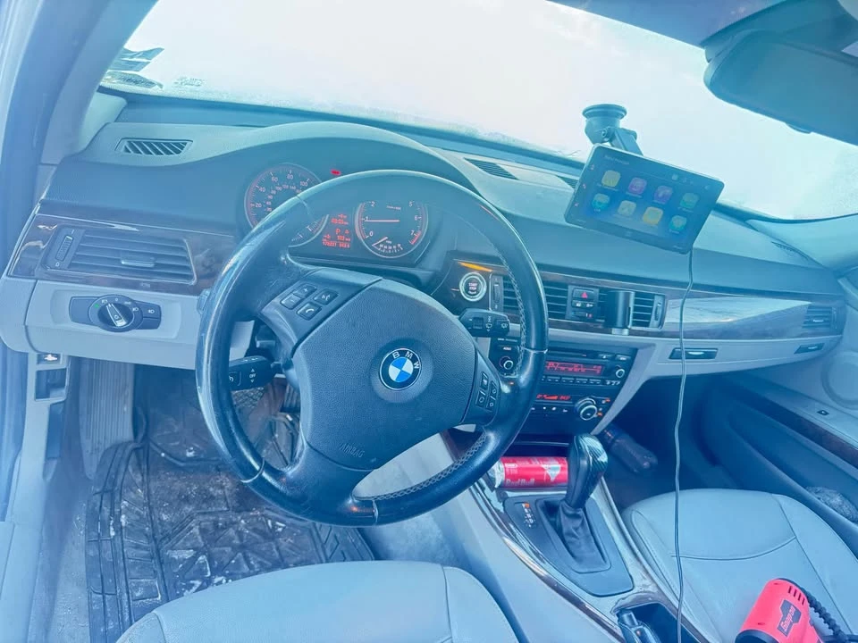 2011 BMW E90 3 Series Sedan - Image 2 of 4