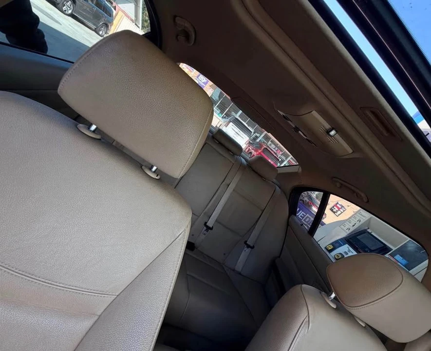 2011 BMW E90 3 Series Sedan - Image 5 of 5