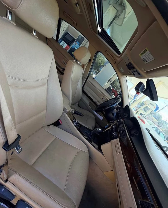 2011 BMW E90 3 Series Sedan - Image 4 of 5