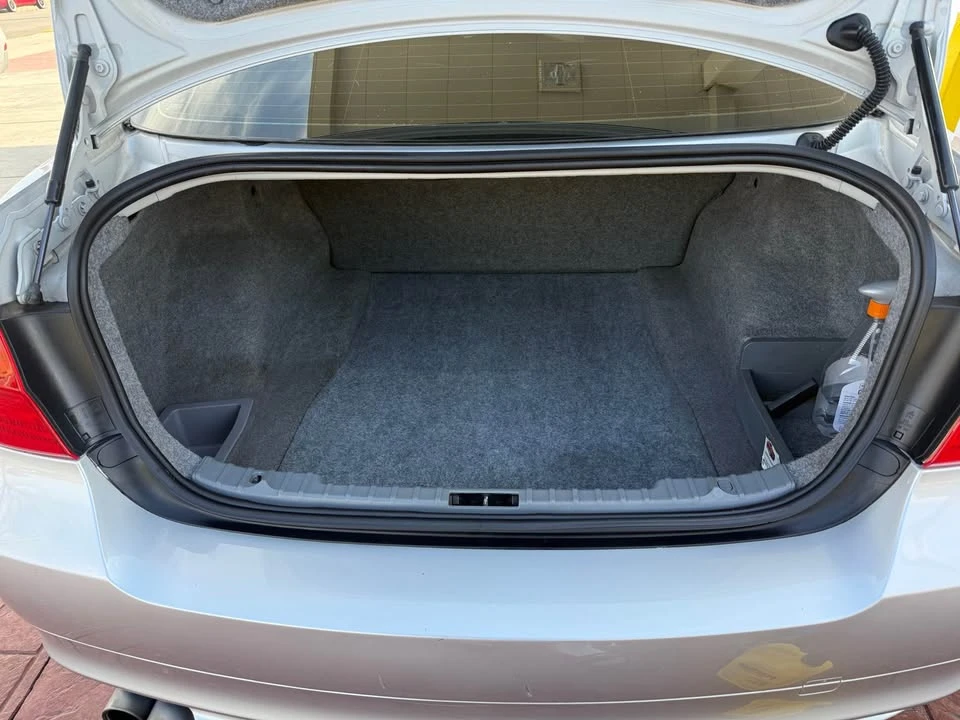 2011 BMW E90 3 Series Sedan - Image 8 of 12
