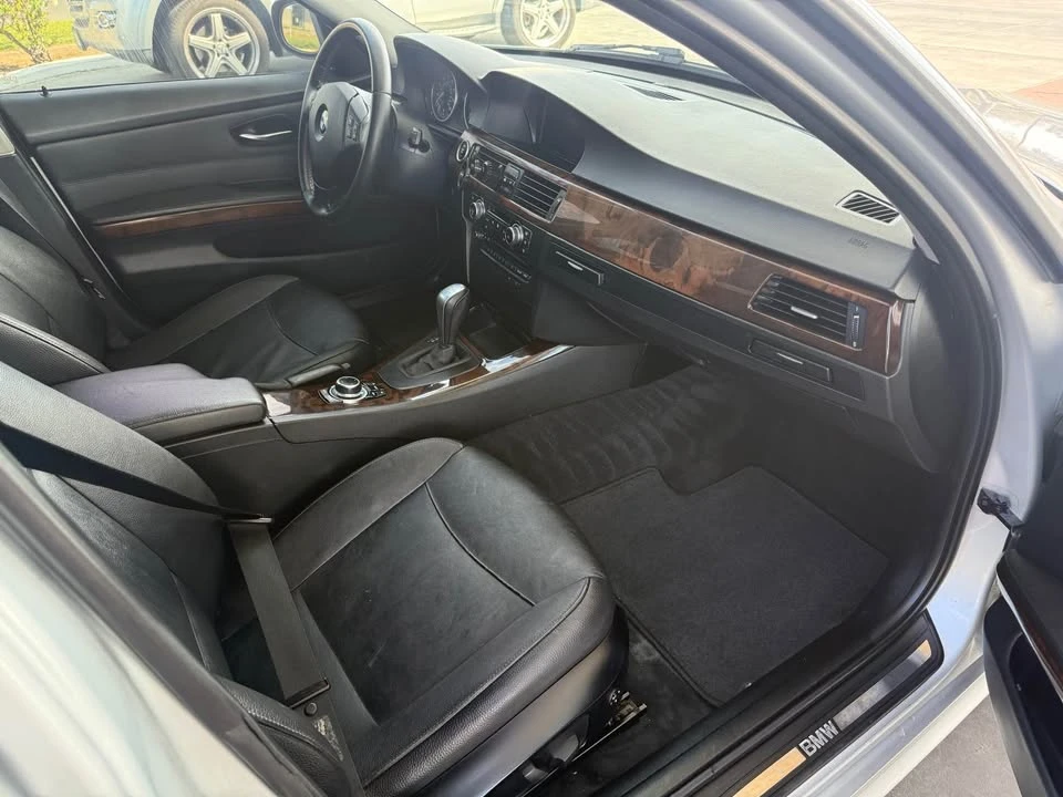 2011 BMW E90 3 Series Sedan - Image 11 of 12