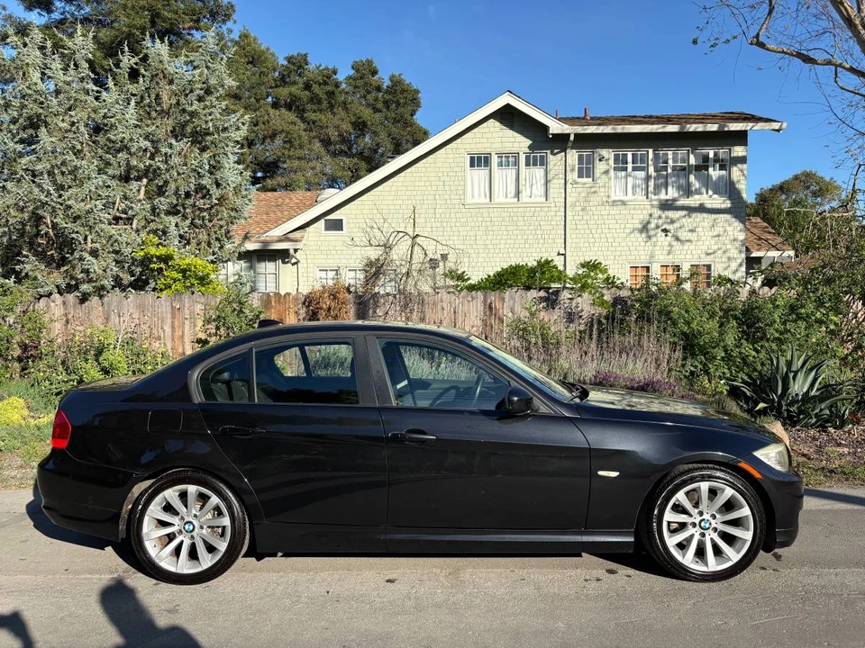 2011 BMW E90 3 Series Sedan - Image 3 of 11