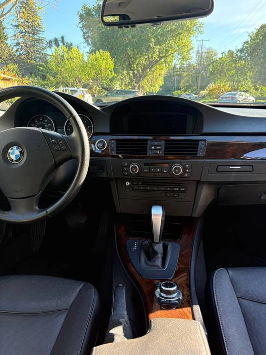2011 BMW E90 3 Series Sedan - Image 10 of 11