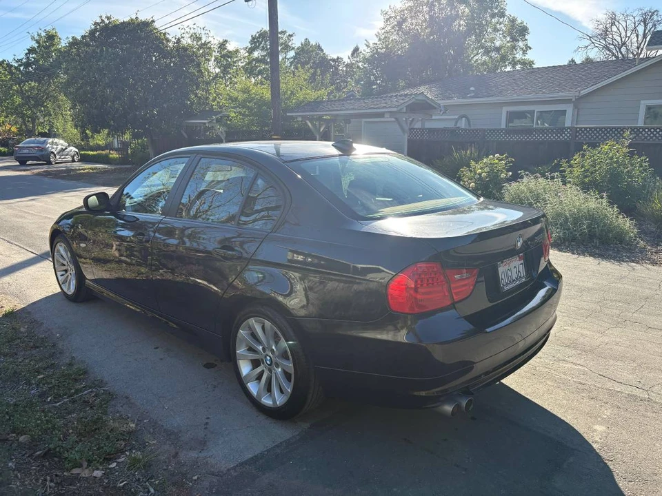 2011 BMW E90 3 Series Sedan - Image 5 of 11