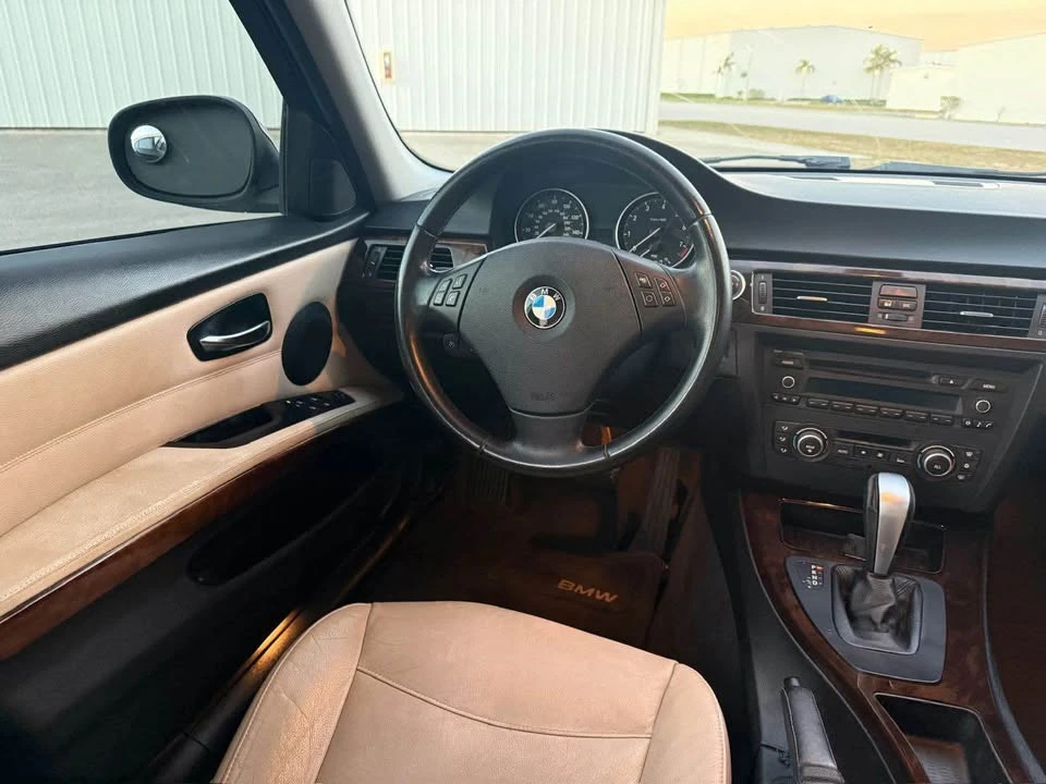 2011 BMW E90 3 Series Sedan - Image 15 of 19