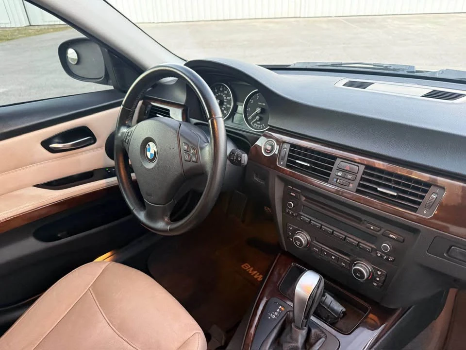 2011 BMW E90 3 Series Sedan - Image 9 of 19