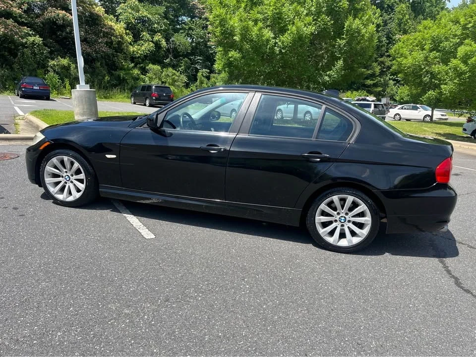 2011 BMW E90 3 Series Sedan - Image 6 of 19