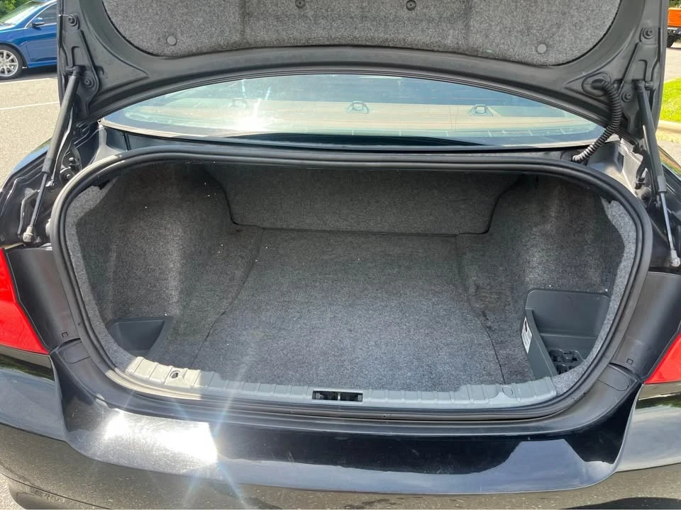 2011 BMW E90 3 Series Sedan - Image 13 of 19
