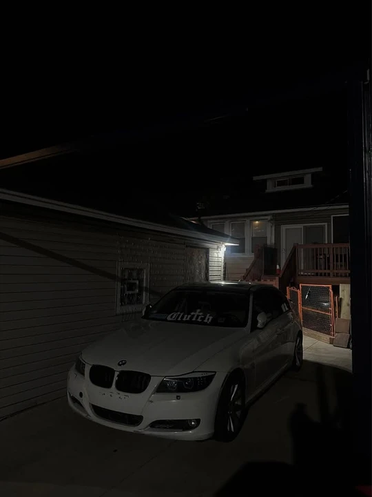 2011 BMW E90 3 Series Sedan - Image 3 of 3