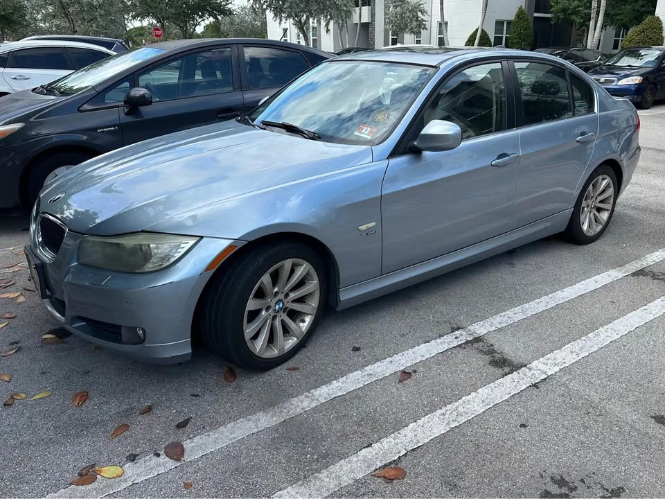 2011 BMW E90 3 Series Sedan - Image 2 of 2