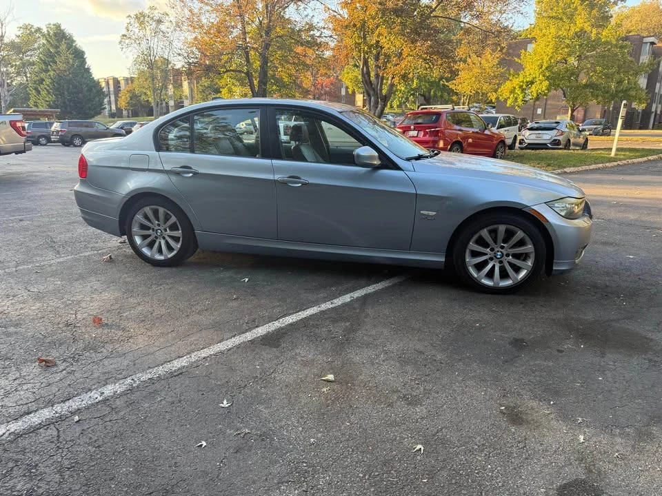 2011 BMW E90 3 Series Sedan - Image 5 of 13
