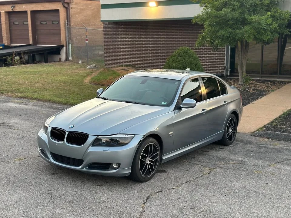 2011 BMW E90 3 Series Sedan - Image 2 of 9