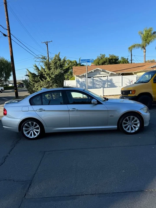 2011 BMW E90 3 Series Sedan - Image 4 of 13