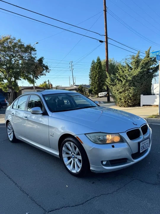 2011 BMW E90 3 Series Sedan - Image 5 of 13