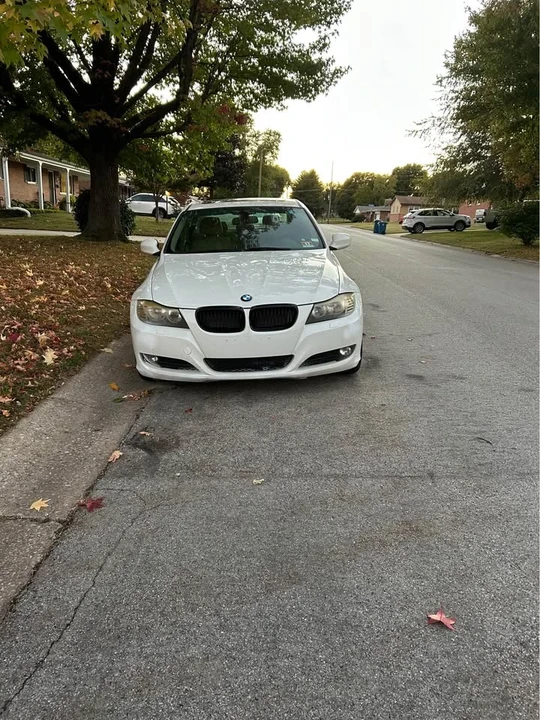 2011 BMW E90 3 Series Sedan - Image 3 of 7