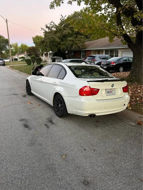 2011 BMW E90 3 Series Sedan - Image 4 of 7
