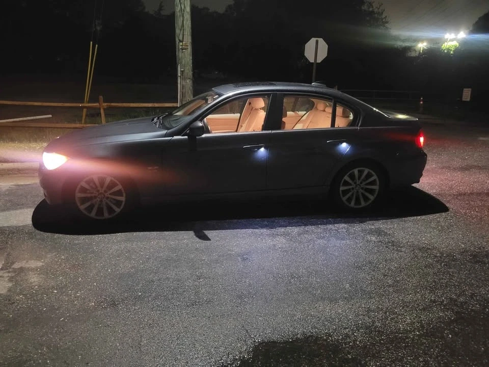2011 BMW E90 3 Series Sedan - Image 16 of 17