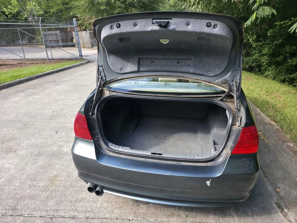 2011 BMW E90 3 Series Sedan - Image 10 of 17