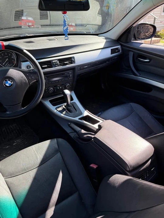 2011 BMW E90 3 Series Sedan - Image 4 of 4