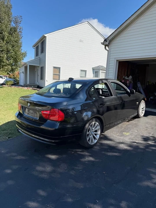 2011 BMW E90 3 Series Sedan - Image 2 of 4