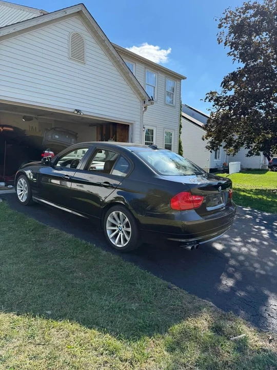 2011 BMW E90 3 Series Sedan - Image 3 of 4