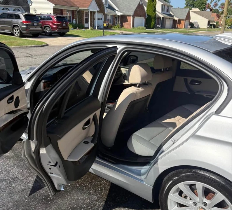 2011 BMW E90 3 Series Sedan - Image 2 of 2
