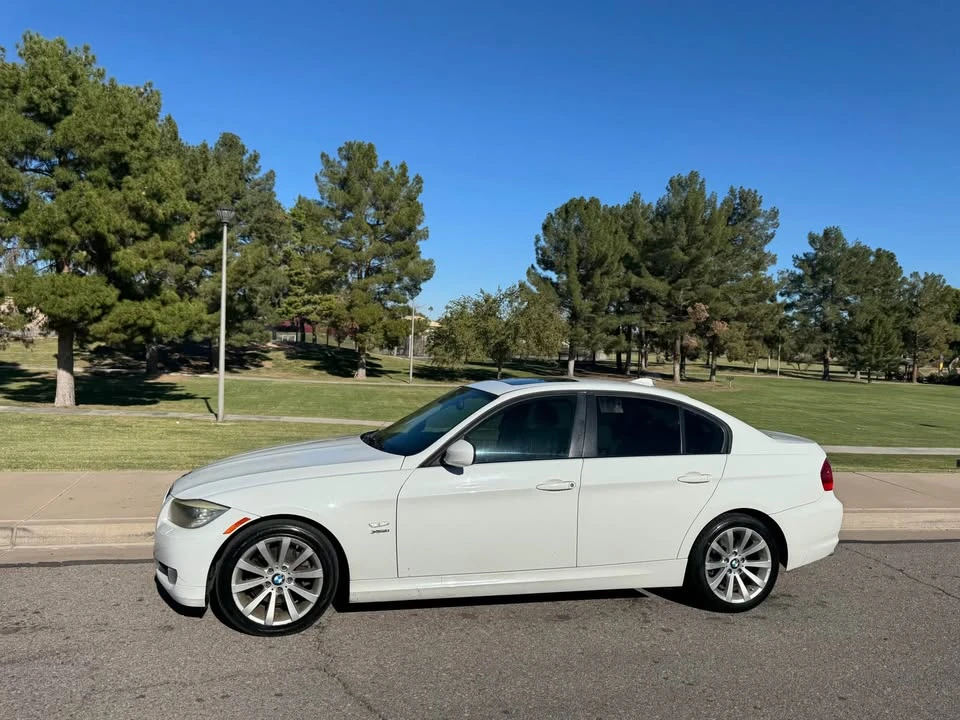2011 BMW E90 3 Series Sedan - Image 15 of 20