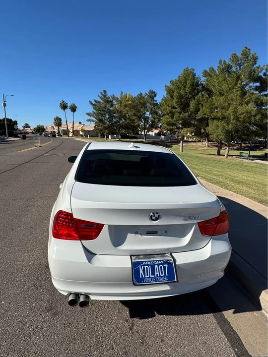 2011 BMW E90 3 Series Sedan - Image 8 of 20