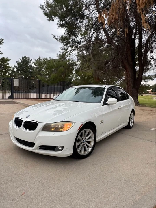 2011 BMW E90 3 Series Sedan - Image 12 of 17