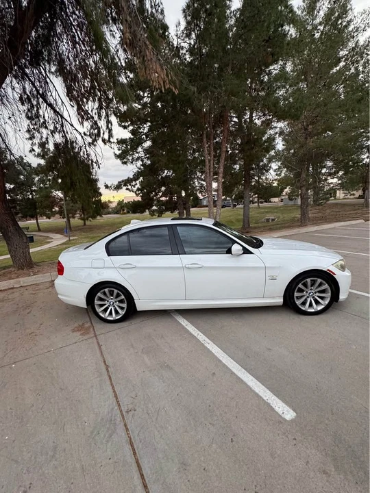 2011 BMW E90 3 Series Sedan - Image 5 of 17