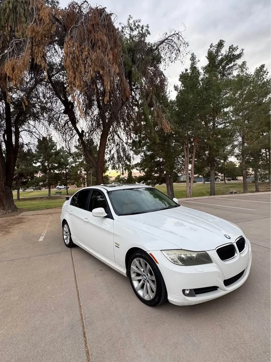 2011 BMW E90 3 Series Sedan - Image 4 of 17