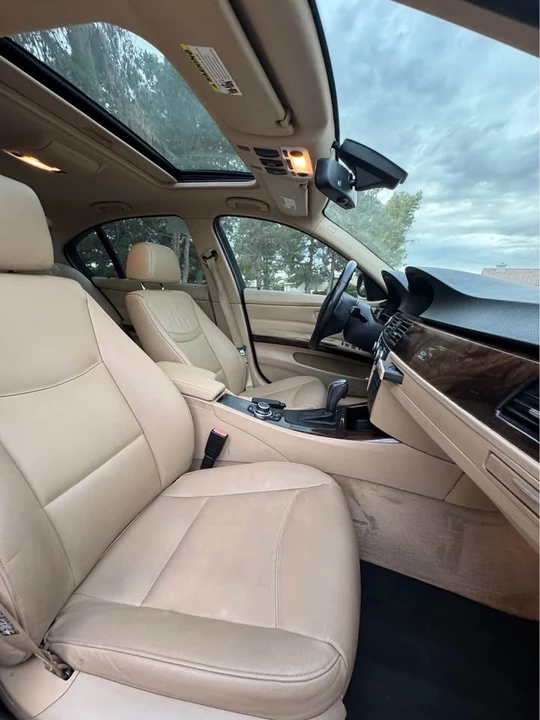 2011 BMW E90 3 Series Sedan - Image 16 of 17