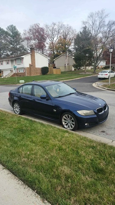 2011 BMW E90 3 Series Sedan - Image 4 of 8