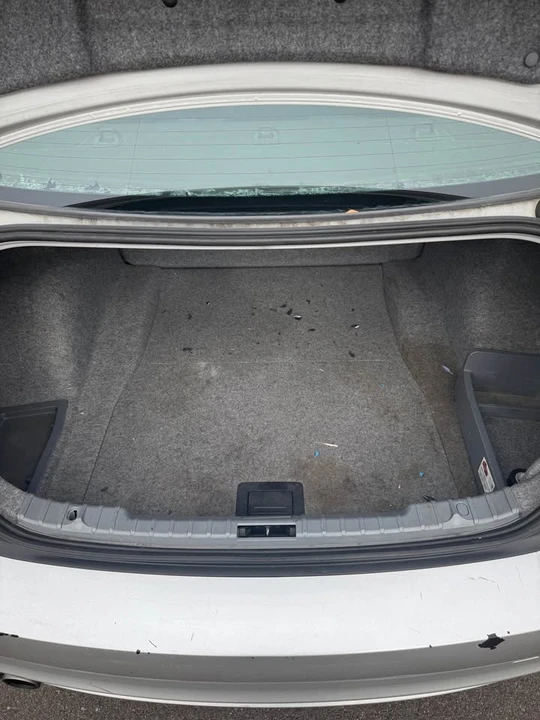 2011 BMW E90 3 Series Sedan - Image 10 of 11