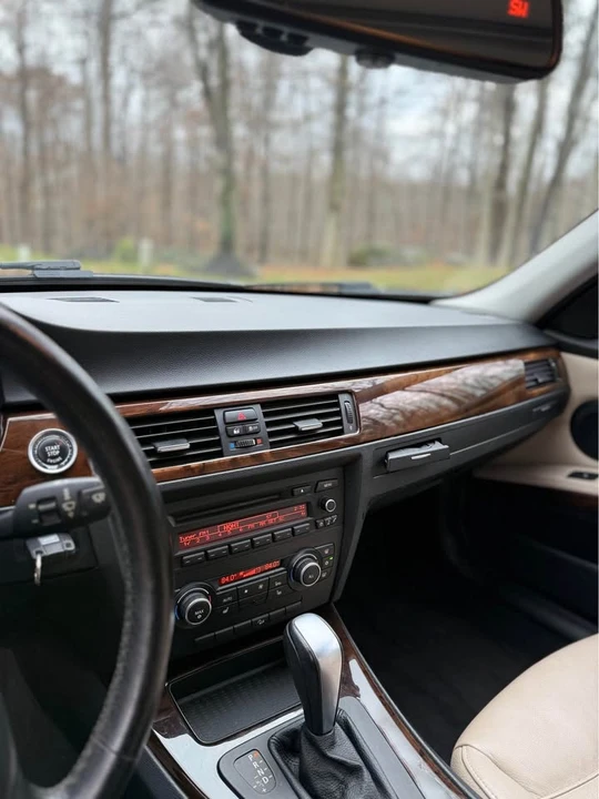 2011 BMW E90 3 Series Sedan - Image 10 of 12
