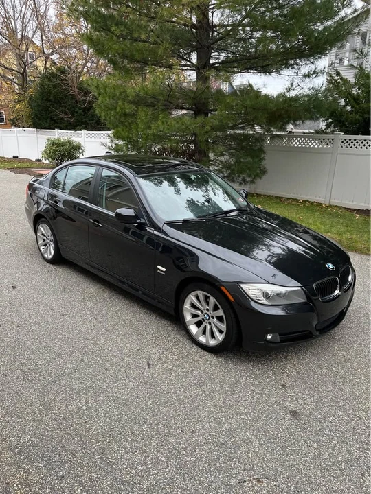 2011 BMW E90 3 Series Sedan - Image 4 of 20