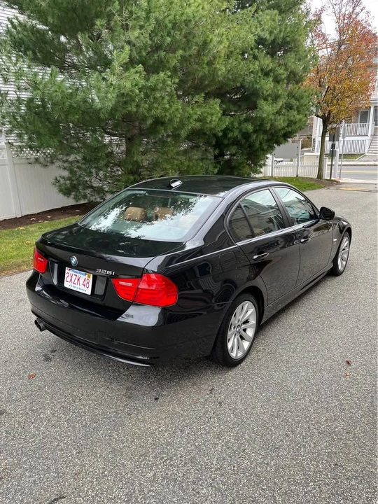 2011 BMW E90 3 Series Sedan - Image 11 of 20