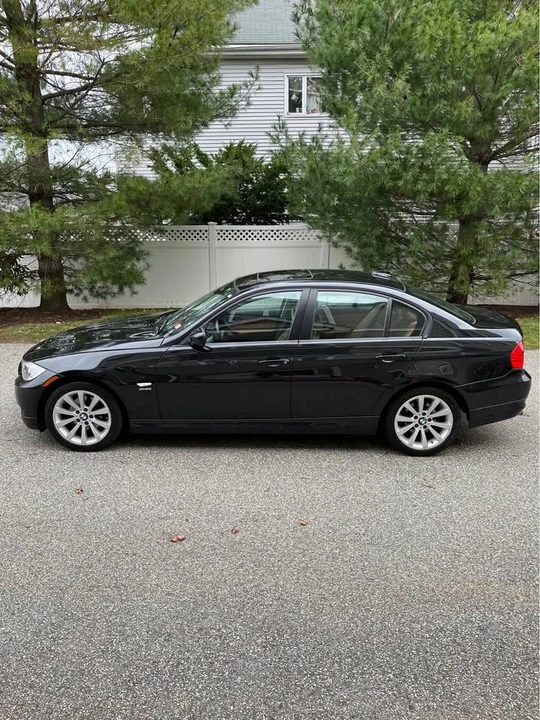 2011 BMW E90 3 Series Sedan - Image 8 of 20