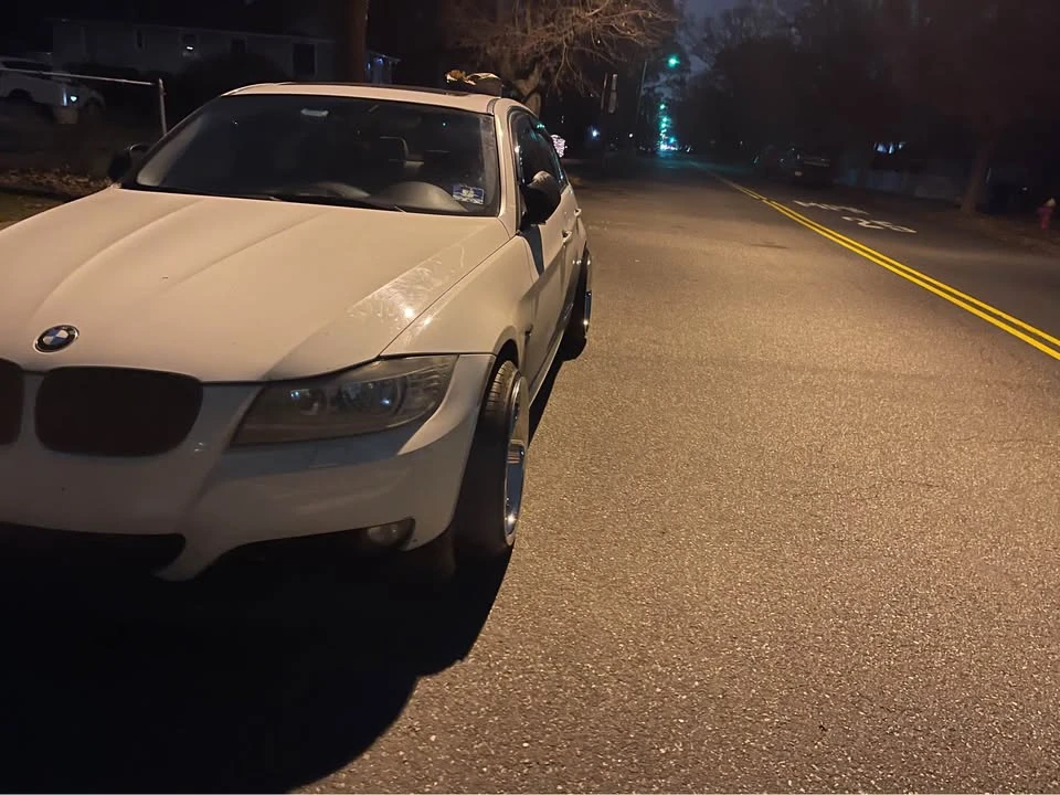 2011 BMW E90 3 Series Sedan - Image 4 of 6