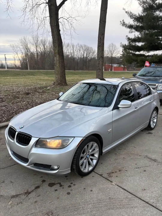 2011 BMW E90 3 Series Sedan - Image 5 of 15
