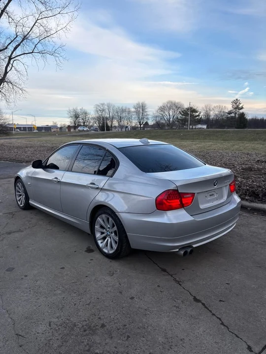 2011 BMW E90 3 Series Sedan - Image 7 of 15