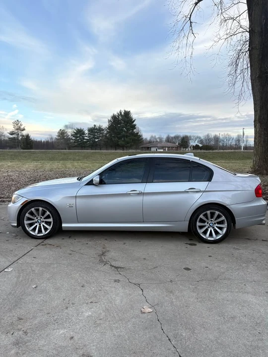 2011 BMW E90 3 Series Sedan - Image 9 of 15