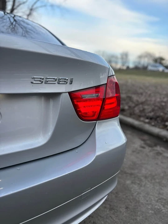 2011 BMW E90 3 Series Sedan - Image 4 of 15