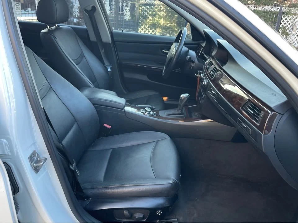 2011 BMW E90 3 Series Sedan - Image 16 of 19